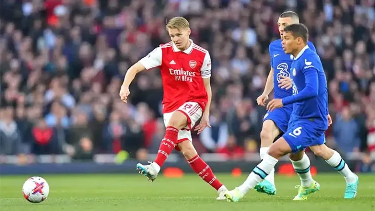 Đội trưởng Martin Odegaard lập cú đúp trong trận Arsenal và Chelsea