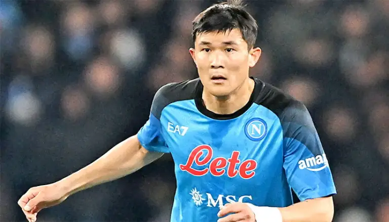 Napoli gặp bất lợi khi trung vệ trụ cột Kim Min-Jae sẽ vắng mặt ở trận lượt về